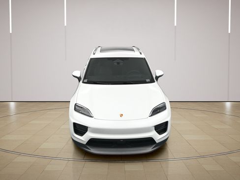 Certified 2025 Porsche Macan 4S Electric AWD/4WD image 40