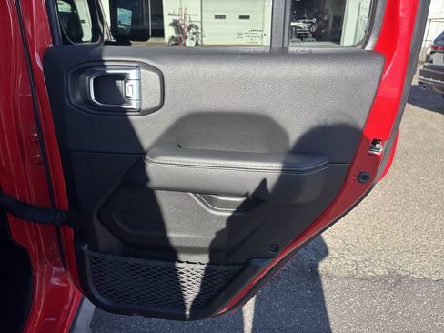 Used 2022 Jeep Wrangler Unlimited Sahara w/ LED Lighting Group image 16