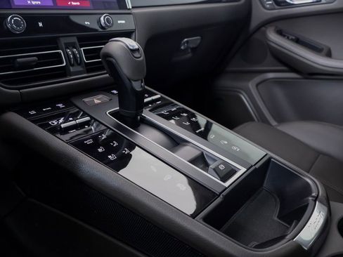 Certified 2024 Porsche Macan image 22