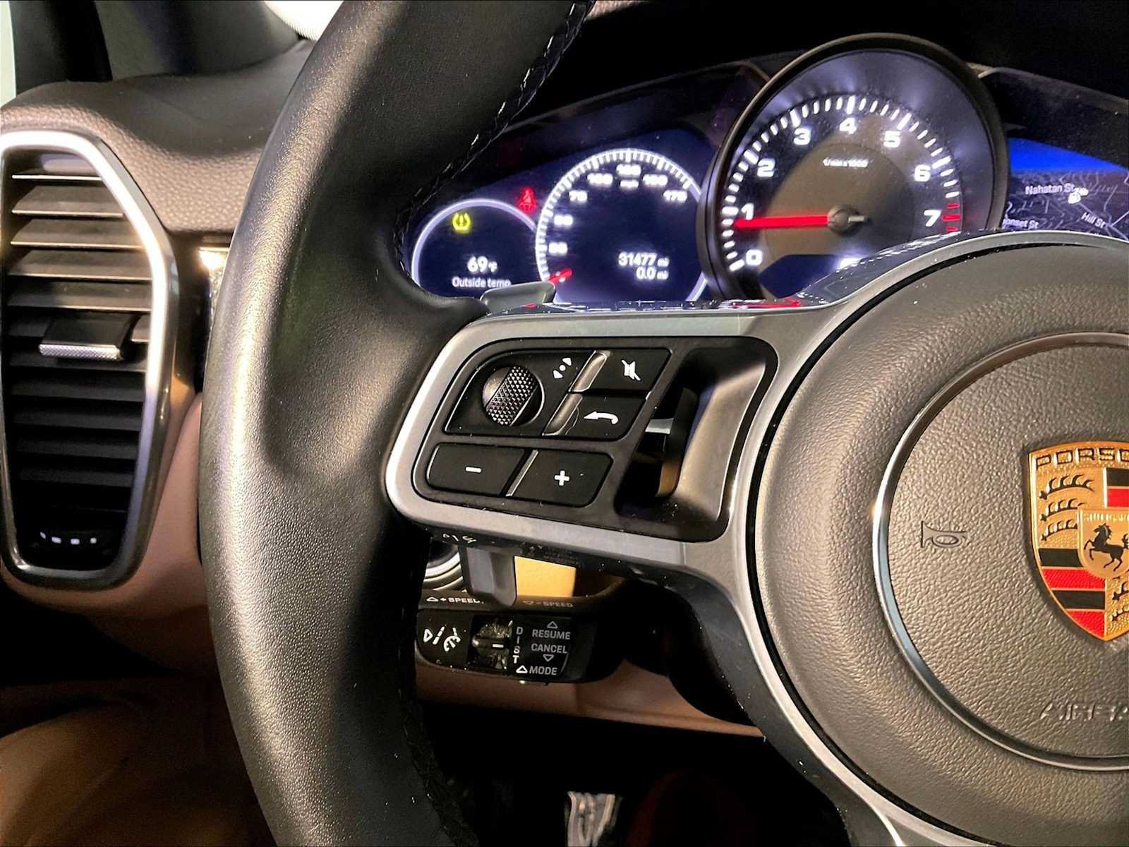 Certified 2022 Porsche Cayenne Platinum Edition AWD/4WD image 27