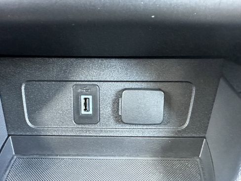 Used 2017 Ford Escape Titanium image 30