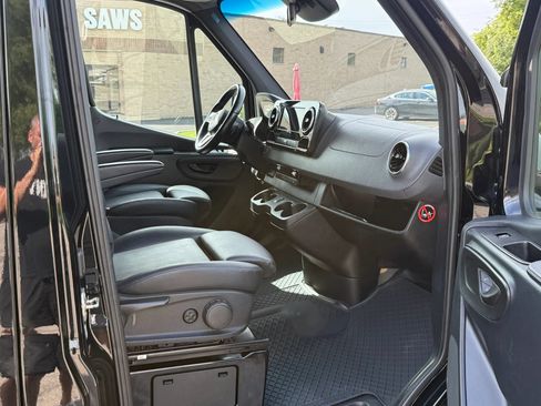 Used 2020 Mercedes-Benz Sprinter 2500 image 12