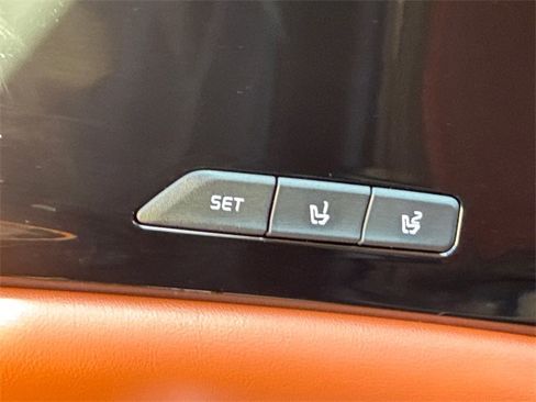 Used 2023 Kia Carnival SX Prestige image 22