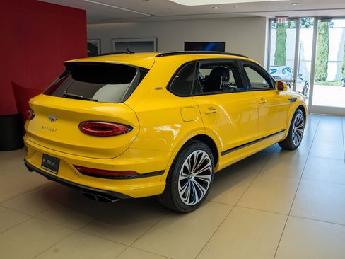 Used 2023 Bentley Bentayga Extended Wheelbase AWD/4WD image 7