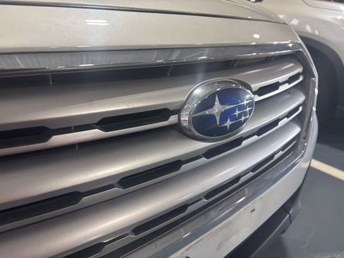 Used 2017 Subaru Outback 2.5i Premium AWD/4WD image 12