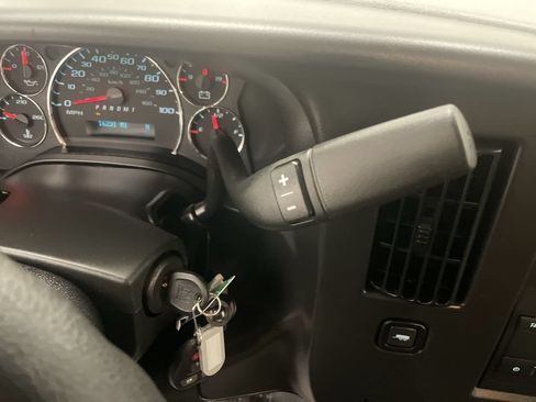 Used 2025 Chevrolet Express 3500 LT w/ LT Preferred Equipment Group RWD image 9