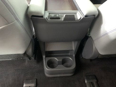 Used 2021 Toyota Sienna XLE FWD image 36