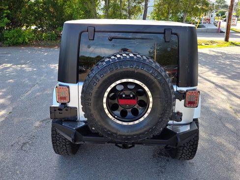Used 2010 Jeep Wrangler Unlimited Sahara w/ Dual Top Group AWD/4WD image 15
