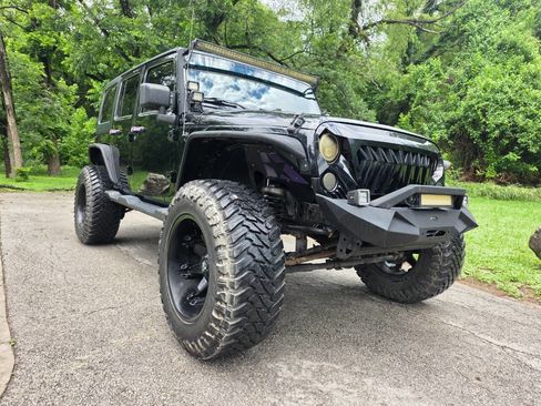 Used 2014 Jeep Wrangler Unlimited Sport w/ Connectivity Group AWD/4WD image 2