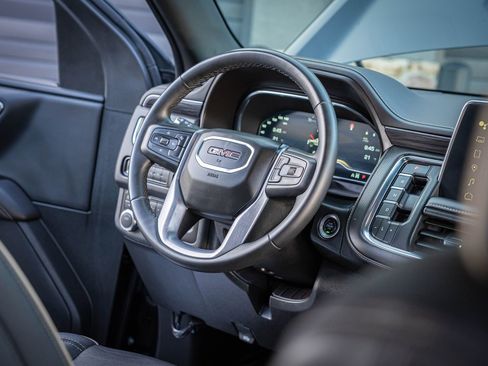 Used 2024 GMC Yukon XL SLT image 34