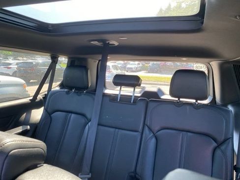 Used 2024 Jeep Wagoneer L Series III w/ Premium Group I AWD/4WD image 7