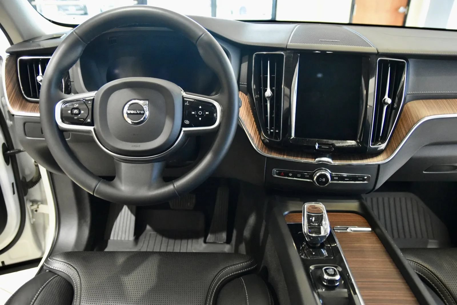 Used 2024 Volvo XC60 B5 Ultimate w/ Climate Package AWD/4WD image 12
