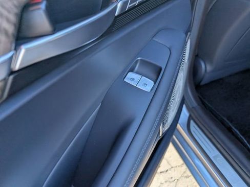 Used 2021 Genesis G90 5.0 Ultimate image 11