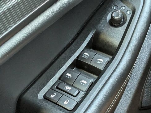 Used 2025 Jeep Grand Cherokee Altitude AWD/4WD image 22
