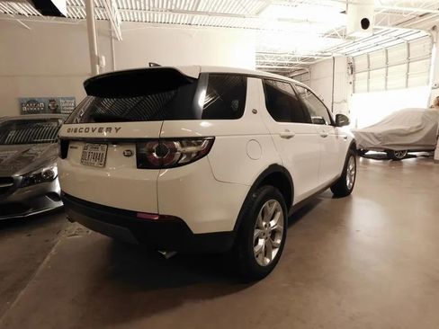 Used 2019 Land Rover Discovery Sport SE image 2