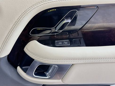 Used 2019 Land Rover Range Rover HSE image 30