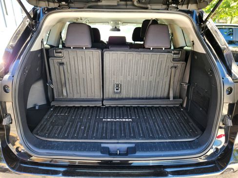 Used 2023 Toyota Highlander L AWD/4WD image 18