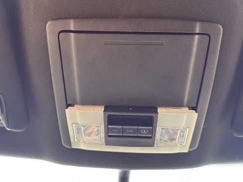 Used 2017 Ford Explorer XLT w/ Equipment Group 201A image 21