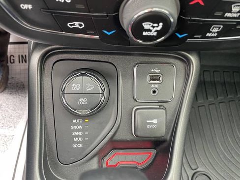 Used 2018 Jeep Compass Trailhawk w/ Navigation Group AWD/4WD image 23