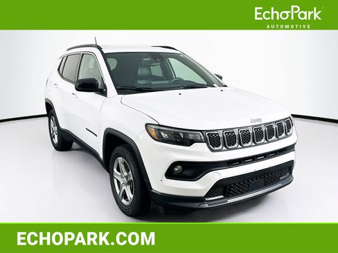 Used 2024 Jeep Compass Latitude AWD/4WD image 1