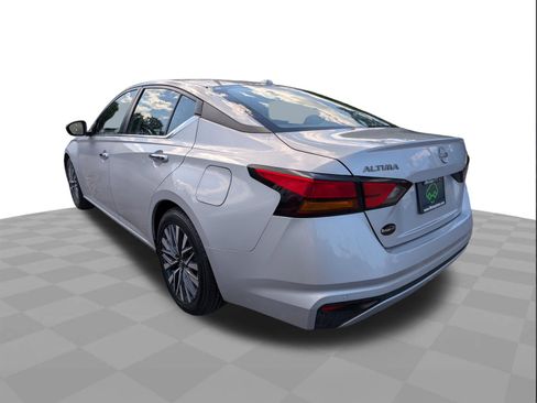 Used 2023 Nissan Altima 2.5 SV FWD image 6