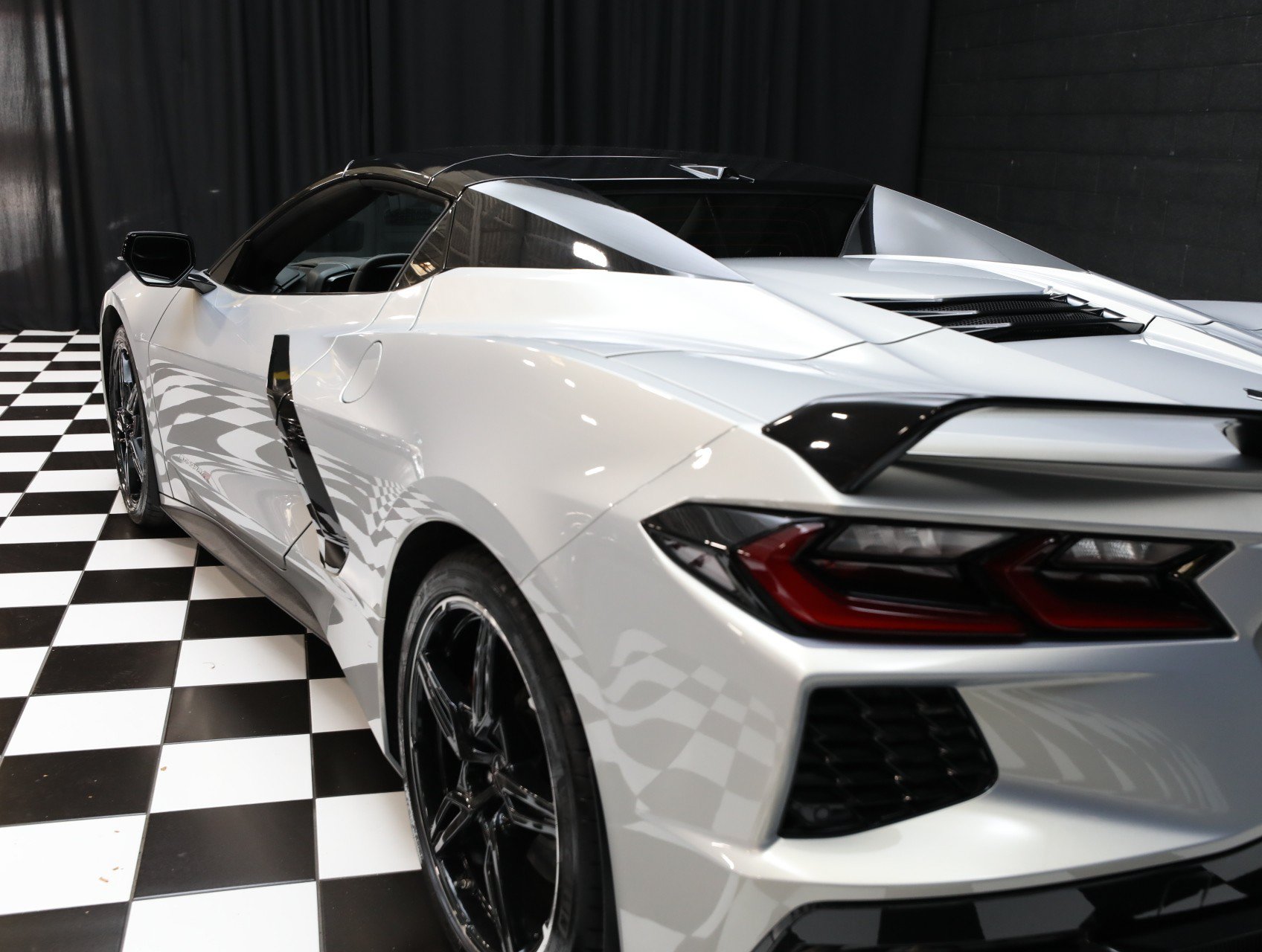 Used 2021 Chevrolet Corvette Stingray Premium Conv w/ Z51 Performance Package RWD image 31