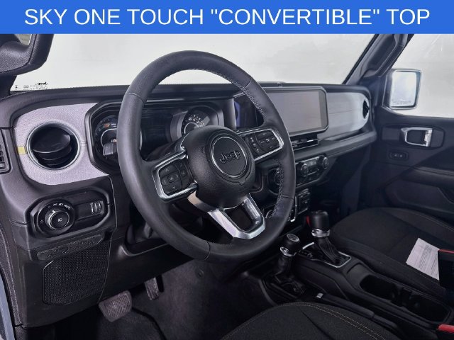 Used 2026 Jeep Wrangler Unlimited Sahara AWD/4WD image 9