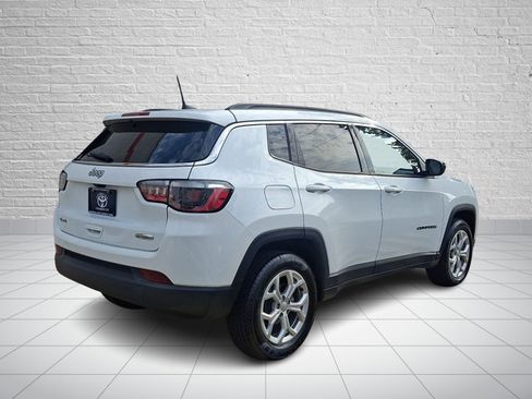Used 2024 Jeep Compass Latitude AWD/4WD image 6