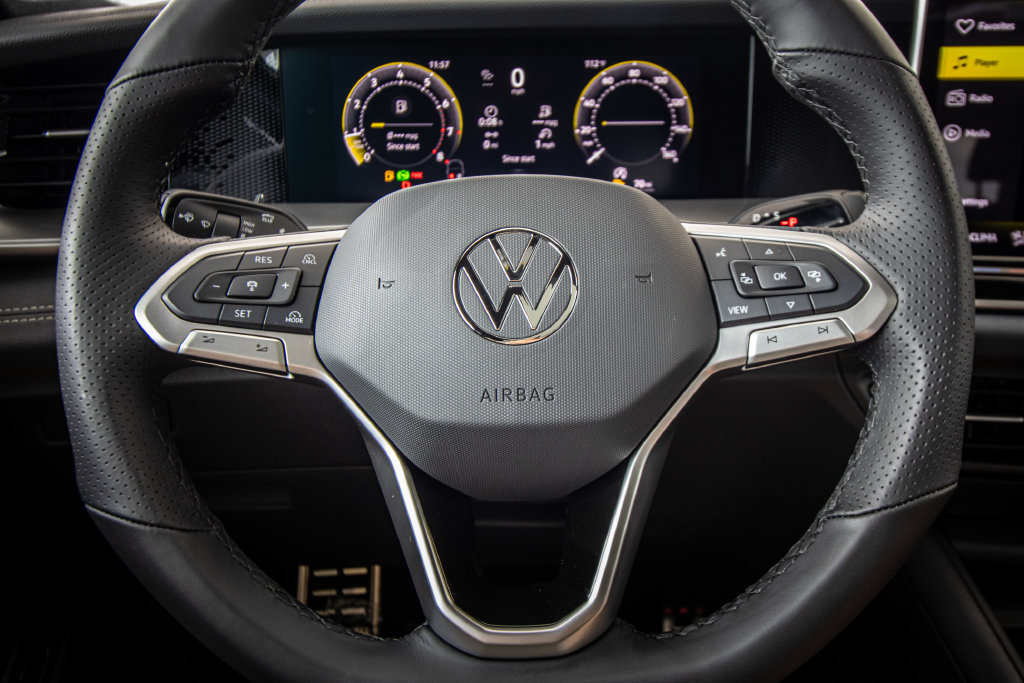 New 2026 Volkswagen Tiguan SE R-Line FWD image 35