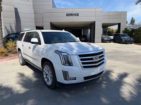Used 2020 Cadillac Escalade ESV Premium Luxury AWD/4WD image 3