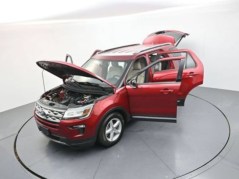 Used 2018 Ford Explorer XLT w/ Equipment Group 202A FWD image 44