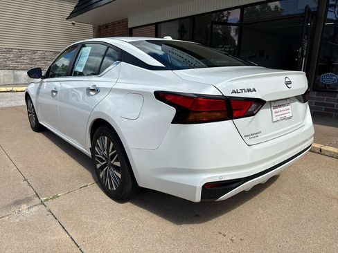 Used 2024 Nissan Altima 2.5 SV FWD image 5