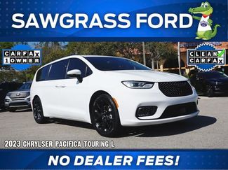 Used 2023 Chrysler Pacifica Touring-L w/ S Appearance Package video 1