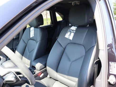 New 2025 Porsche Macan image 5