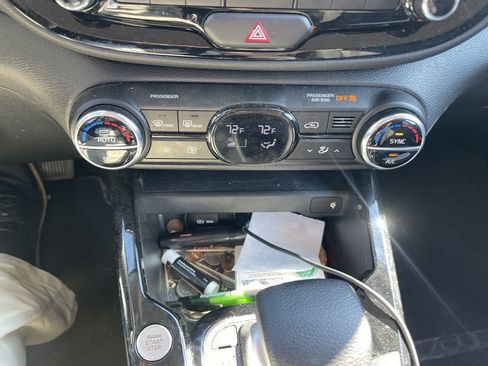 Used 2024 Kia Soul S FWD image 11