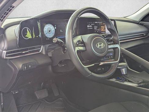 Used 2024 Hyundai Elantra SEL w/ Convenience Package FWD image 3