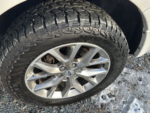 Used 2015 Ford Expedition Limited w/ Equipment Group 301A AWD/4WD image 8