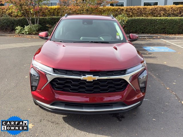 Used 2025 Chevrolet Trax LT w/ LT Convenience Package FWD image 2