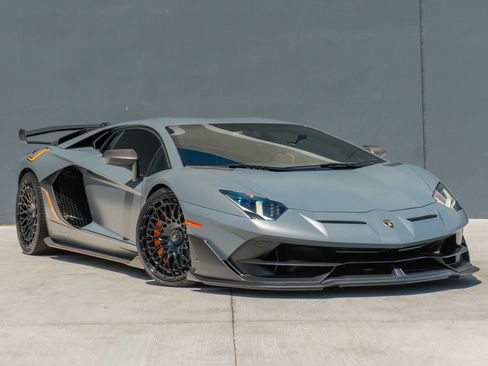 Used 2019 Lamborghini Aventador SVJ AWD/4WD image 6
