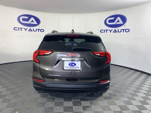 Used 2020 GMC Terrain SLE w/ Driver Convenience Package FWD image 4