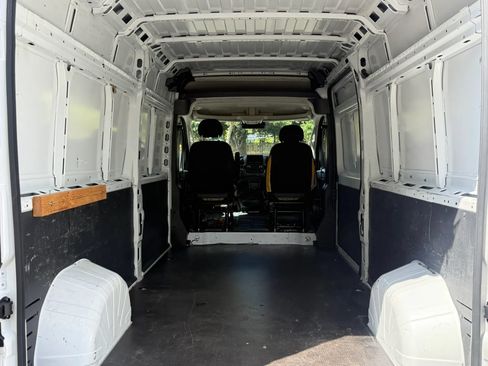 Used 2023 RAM ProMaster 2500 w/ Driver Convenience Group FWD image 3