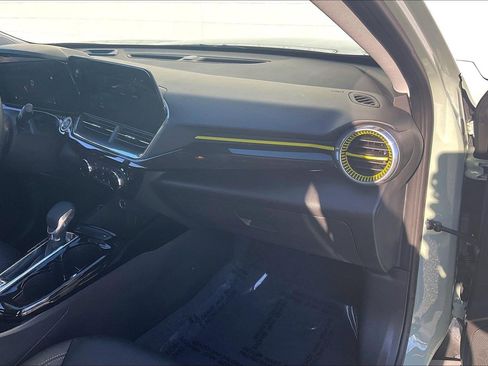 Used 2025 Chevrolet Trax ACTIV image 21