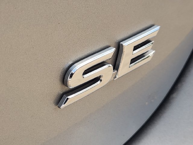 Used 2023 Toyota Camry SE FWD image 7