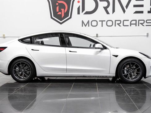 Used 2021 Tesla Model 3 Standard Range Plus image 9
