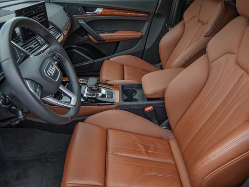 Used 2023 Audi Q5 e Premium Plus w/ Premium Plus Package image 8