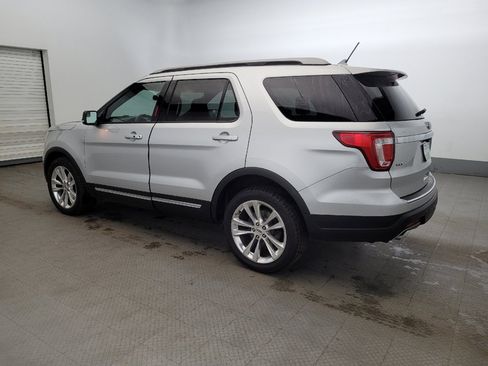 Used 2018 Ford Explorer XLT w/ Equipment Group 202A image 3