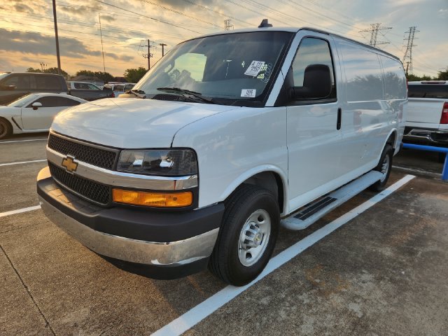 Used 2025 Chevrolet Express 2500 w/ Driver Convenience Package RWD image 3
