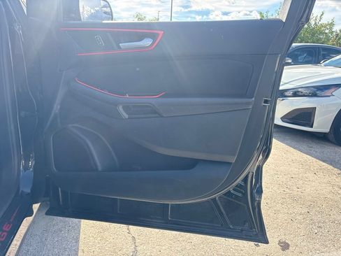 Used 2018 Ford Edge SEL FWD image 17