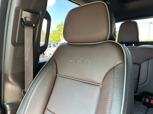 Used 2025 GMC Sierra 1500 Denali w/ Denali Reserve Package AWD/4WD image 24