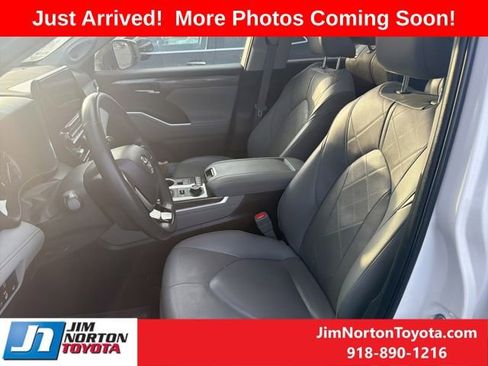 Used 2022 Toyota Highlander Platinum image 7